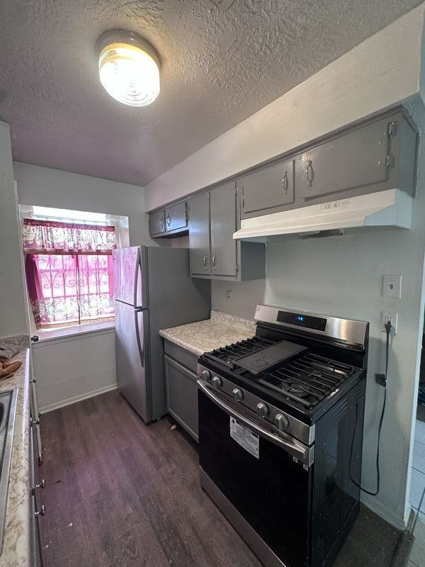 145 S Dexter Dr - Photo 3 of 12