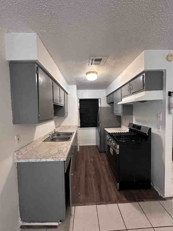 145 S Dexter Dr - Photo 4 of 12
