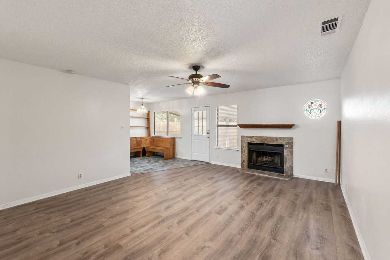 1402 Oakmeadows Cove - Photo 6 of 27