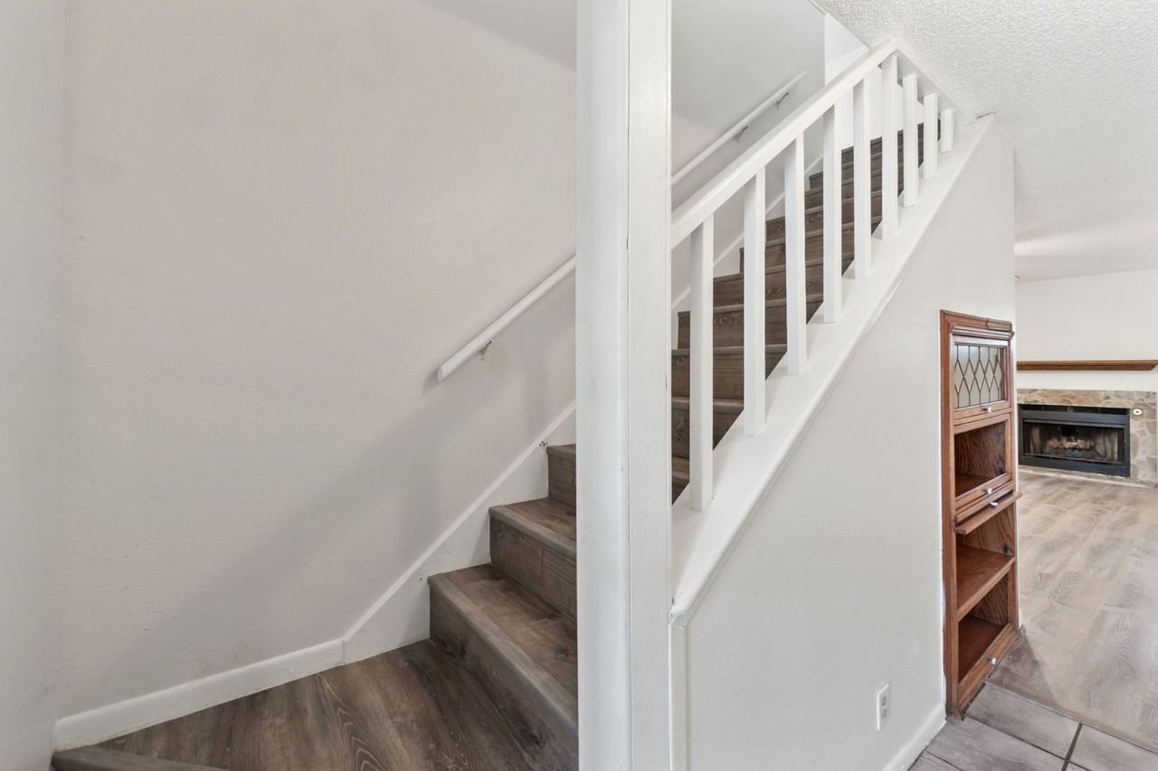 1402 Oakmeadows Cove - Photo 5 of 27