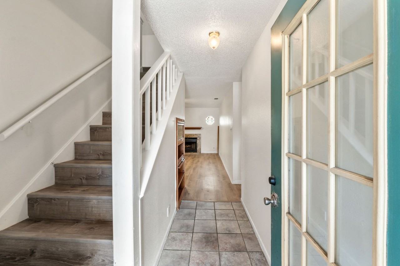 1402 Oakmeadows Cove - Photo 4 of 27