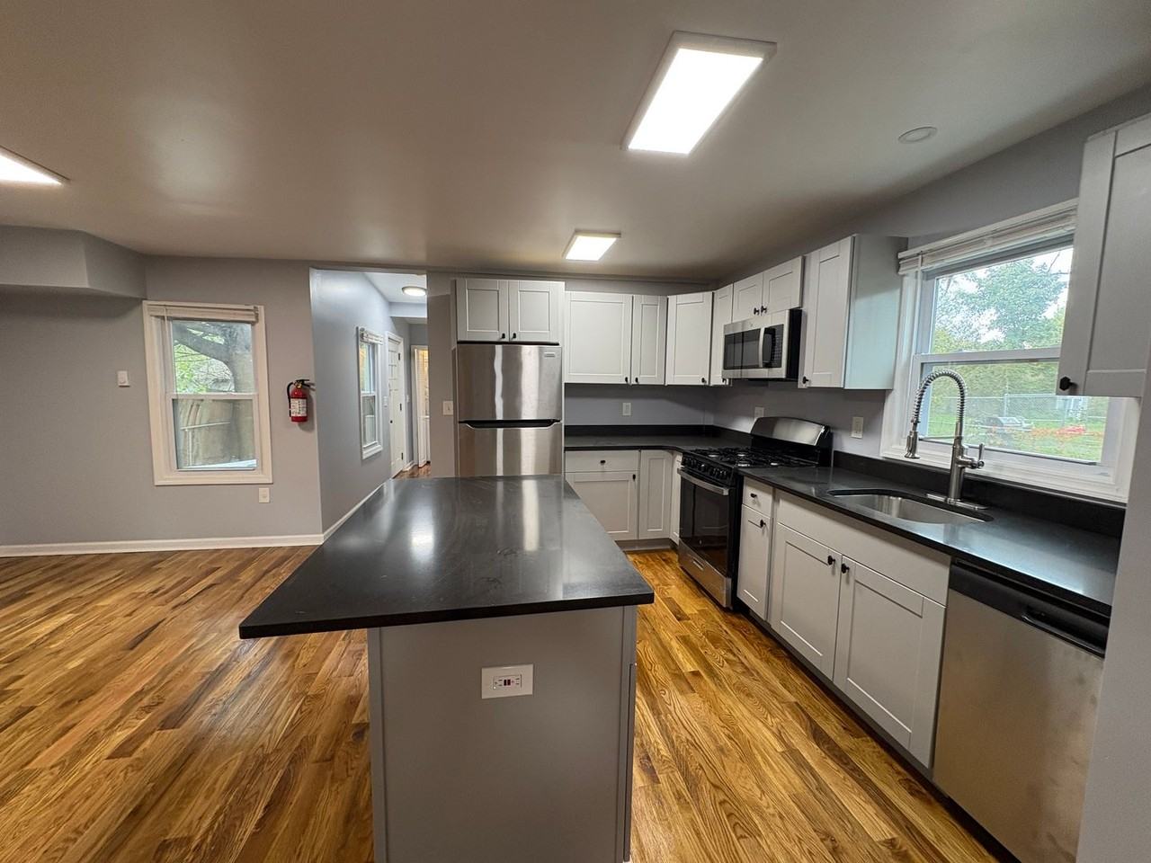 537 Prospect Ave - Photo 7 of 50