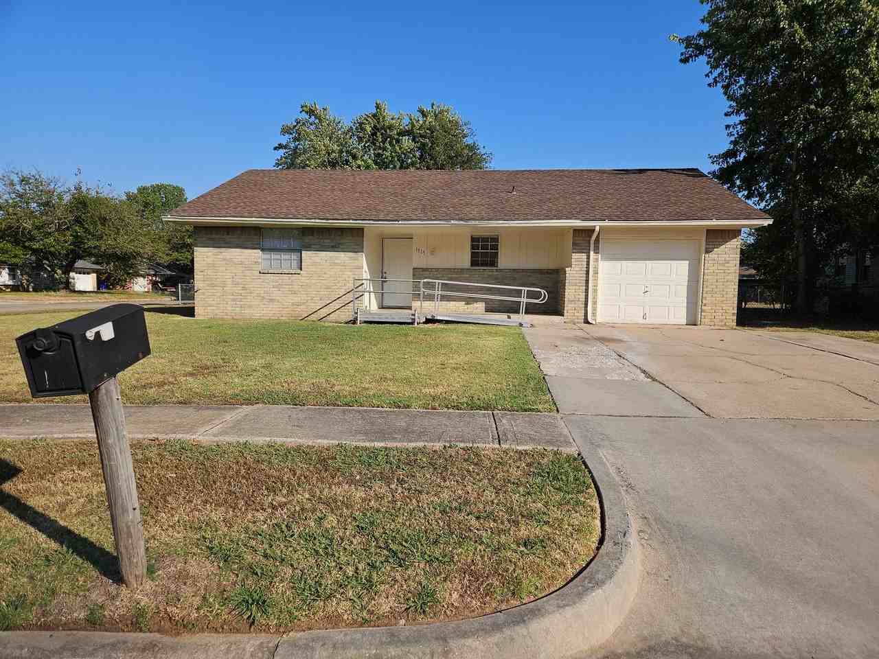 1515 Elk Cir - Photo 2 of 17