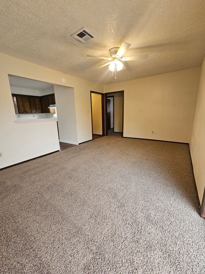 1515 Elk Cir - Photo 3 of 17