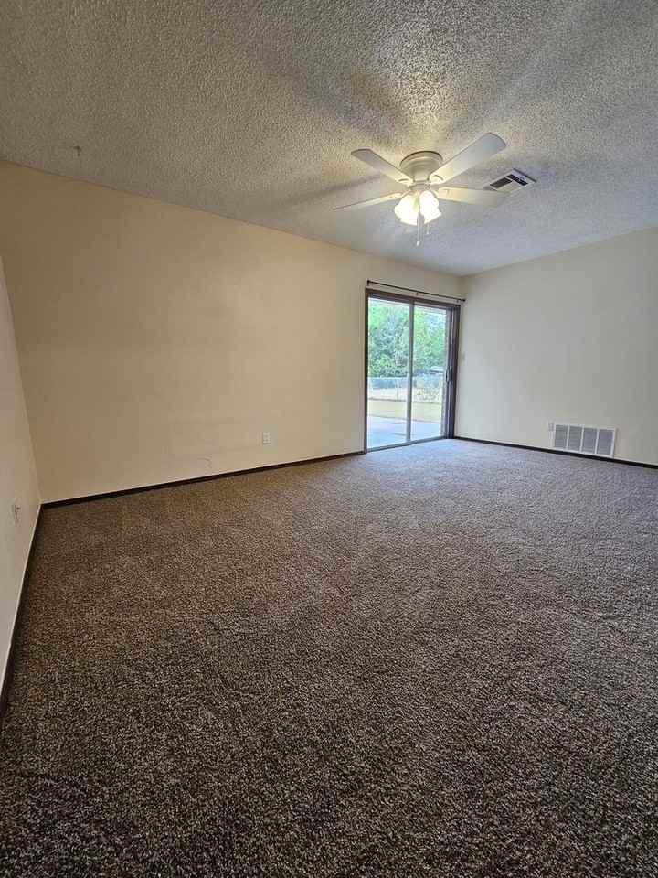 1515 Elk Cir - Photo 4 of 17