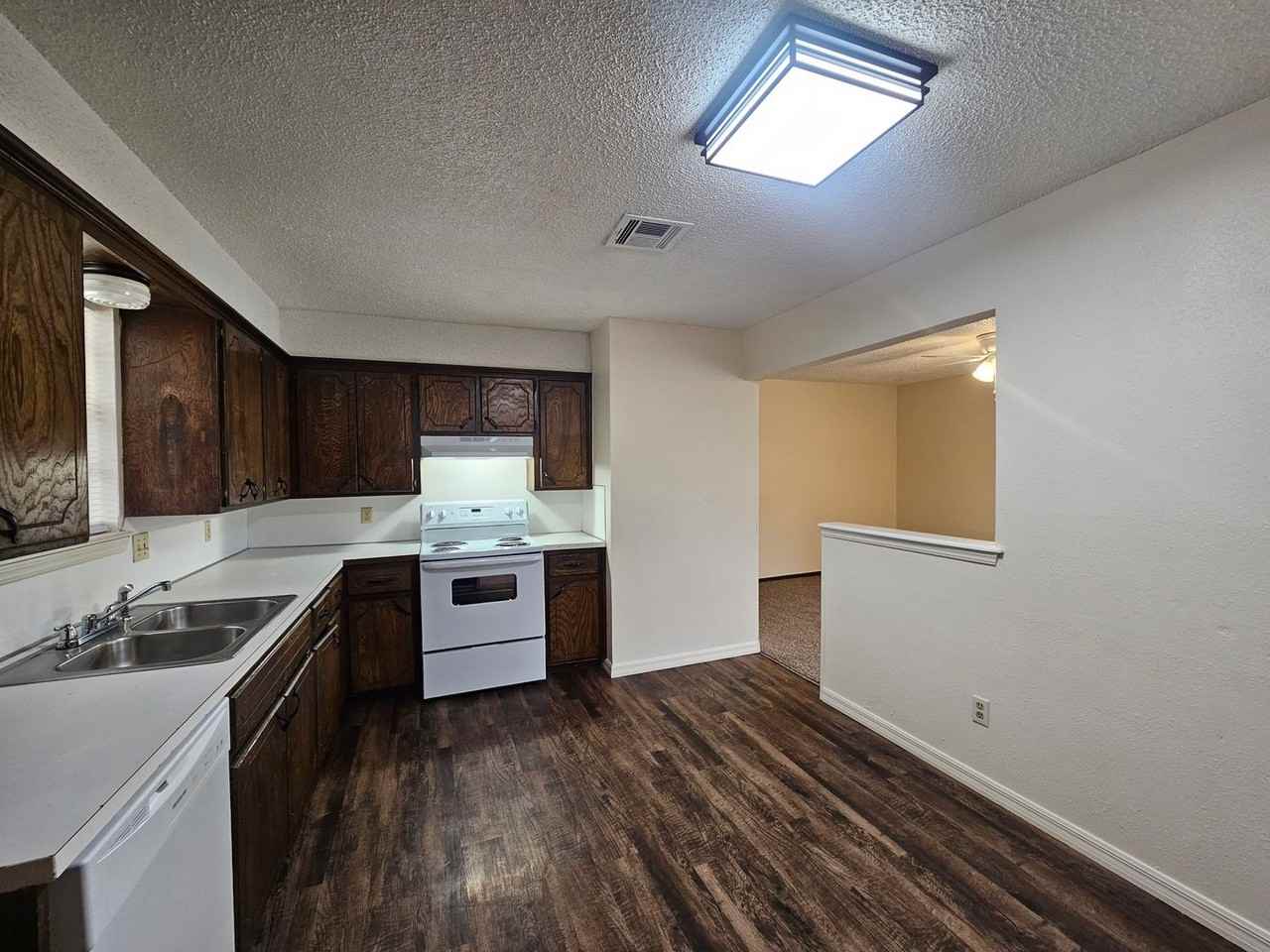 1515 Elk Cir - Photo 5 of 17