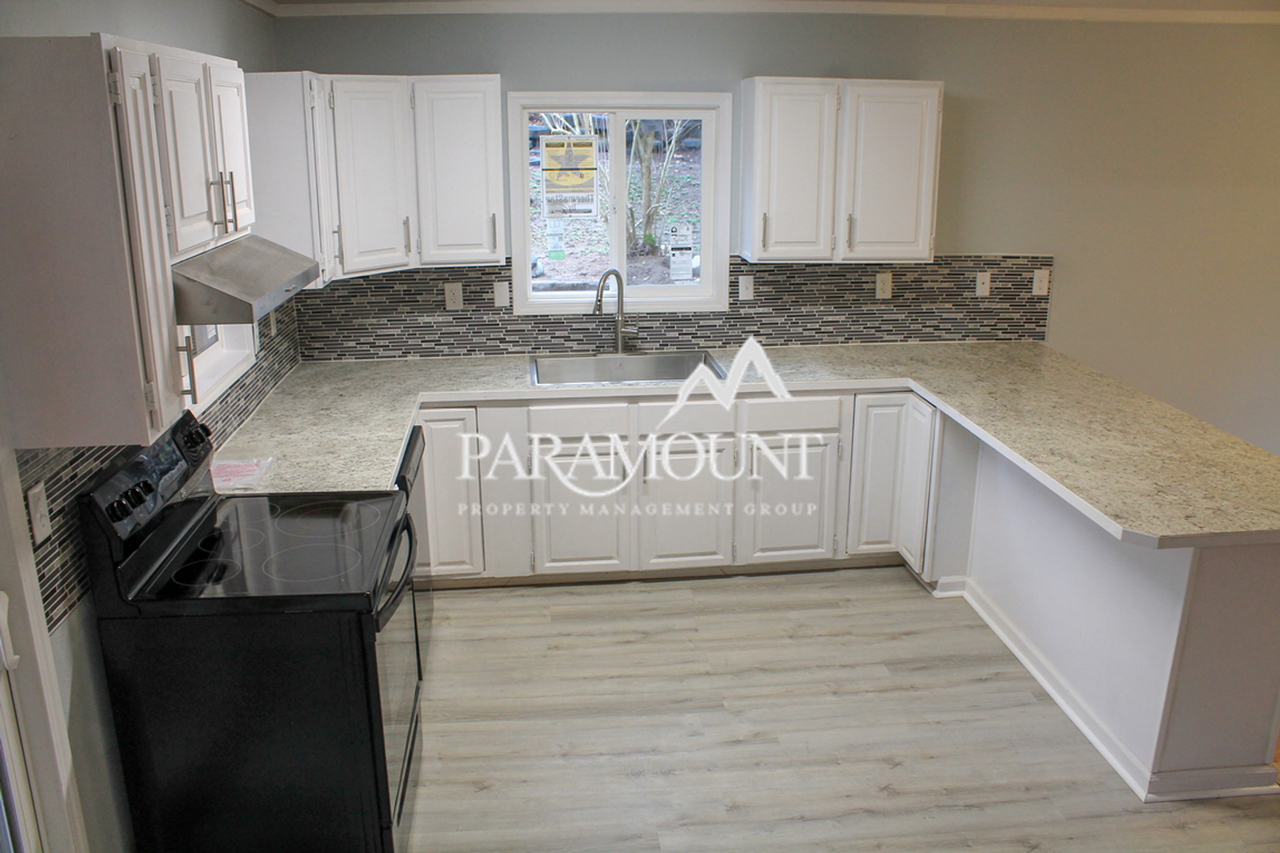 4441 Perry Ave Ne - Photo 3 of 27