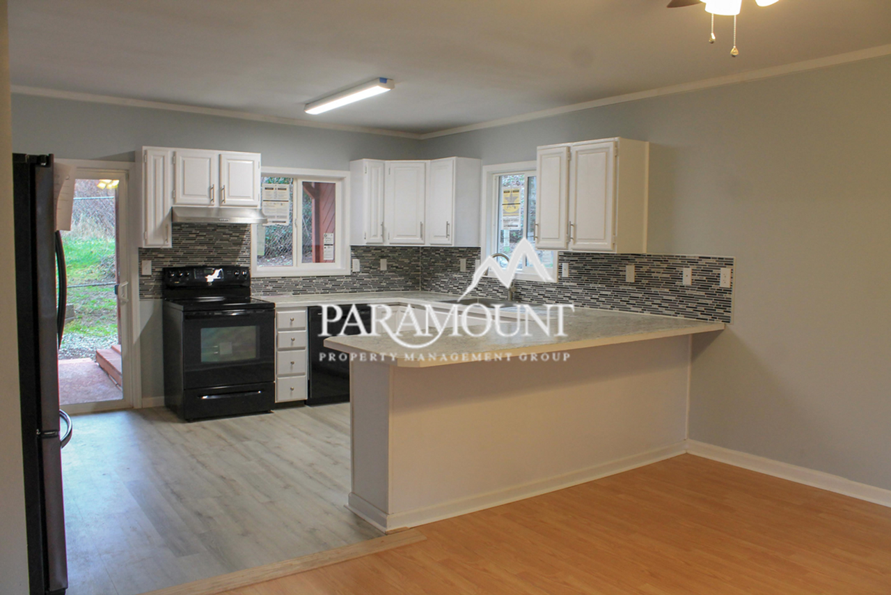 4441 Perry Ave Ne - Photo 5 of 27