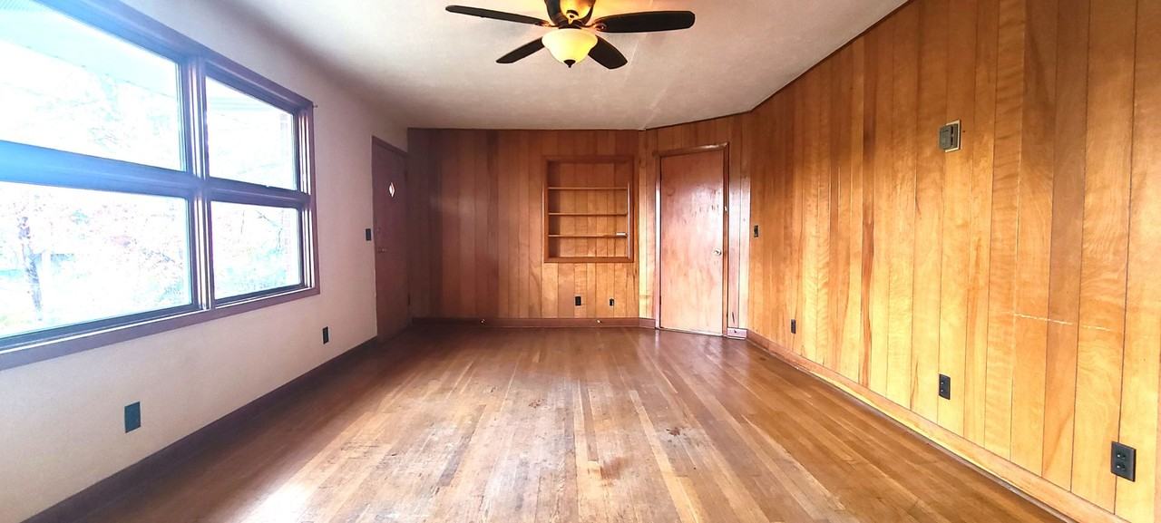 327 E Main Blvd - Photo 2 of 21