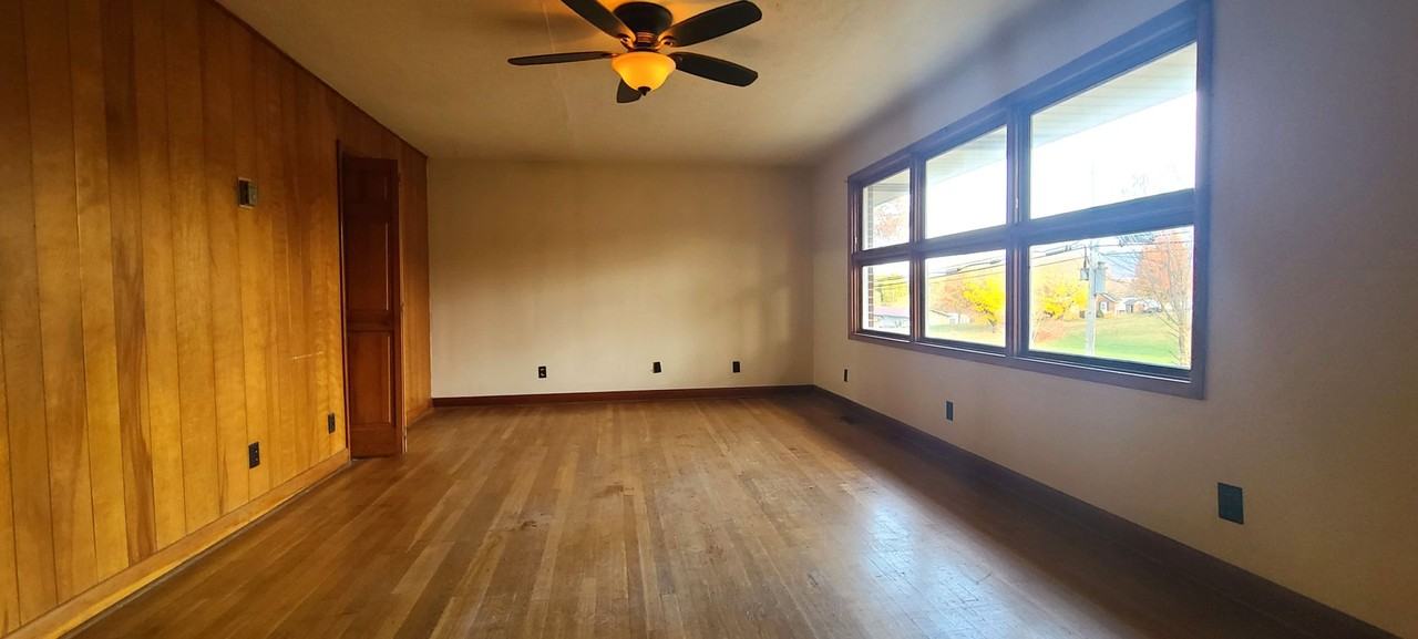 327 E Main Blvd - Photo 3 of 21