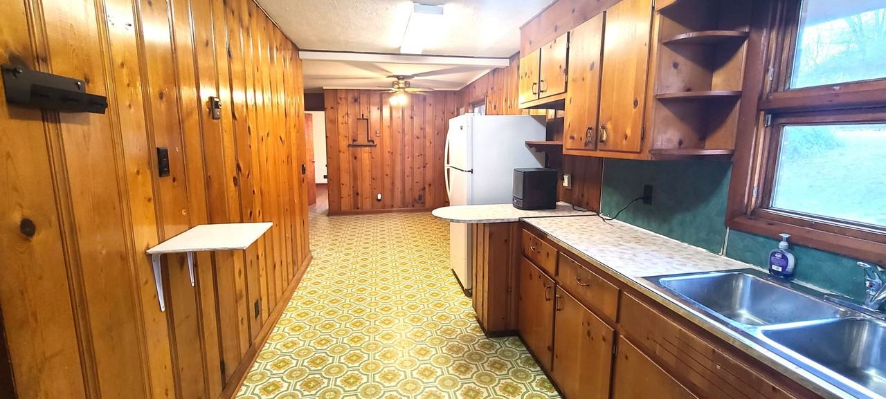 327 E Main Blvd - Photo 4 of 21