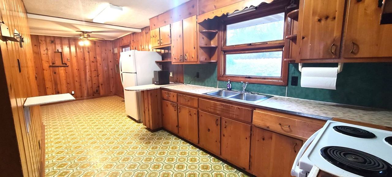 327 E Main Blvd - Photo 5 of 21