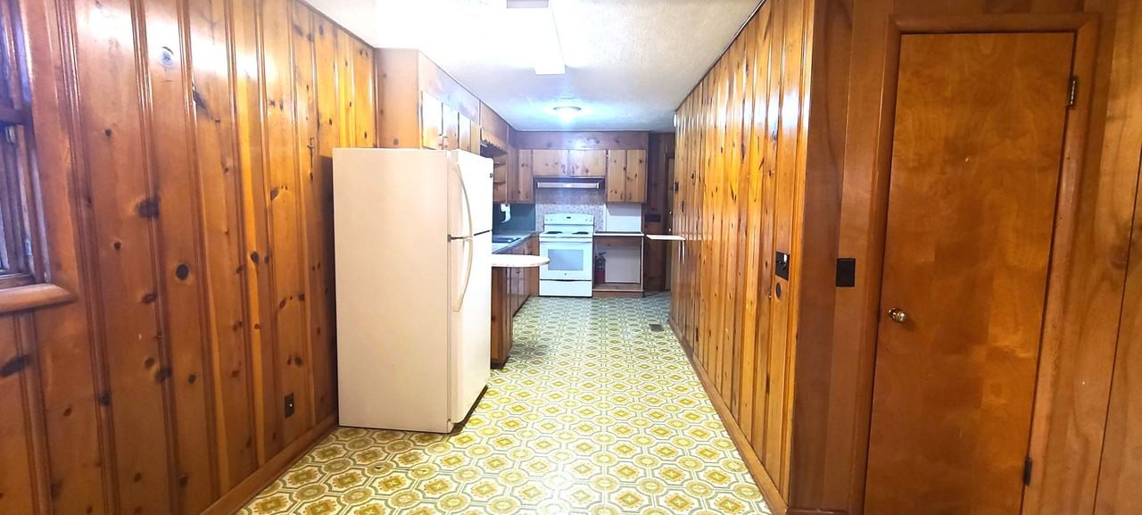 327 E Main Blvd - Photo 7 of 21