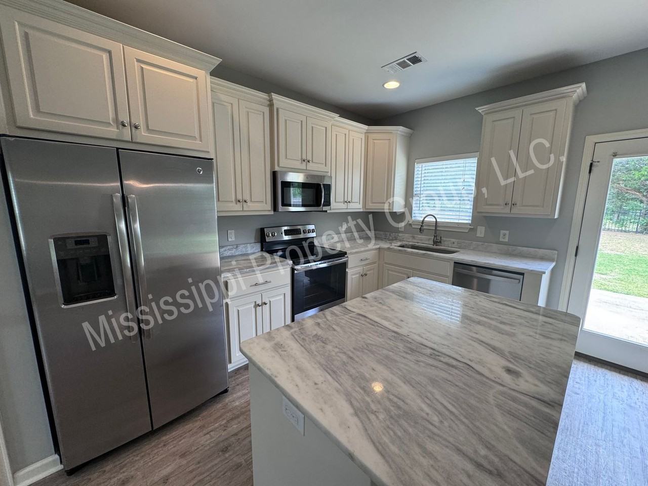 1010 Briarwood Drive - Photo 5 of 23