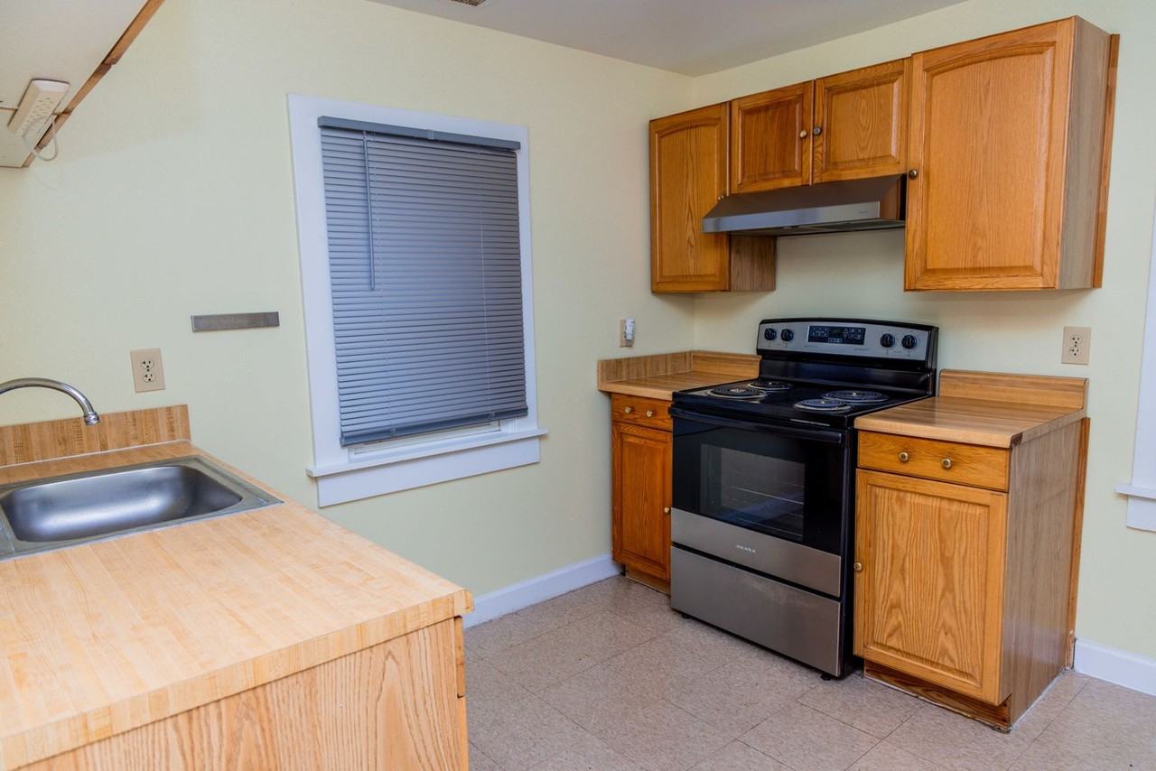 2301 Judge Ln - Photo 2 of 28
