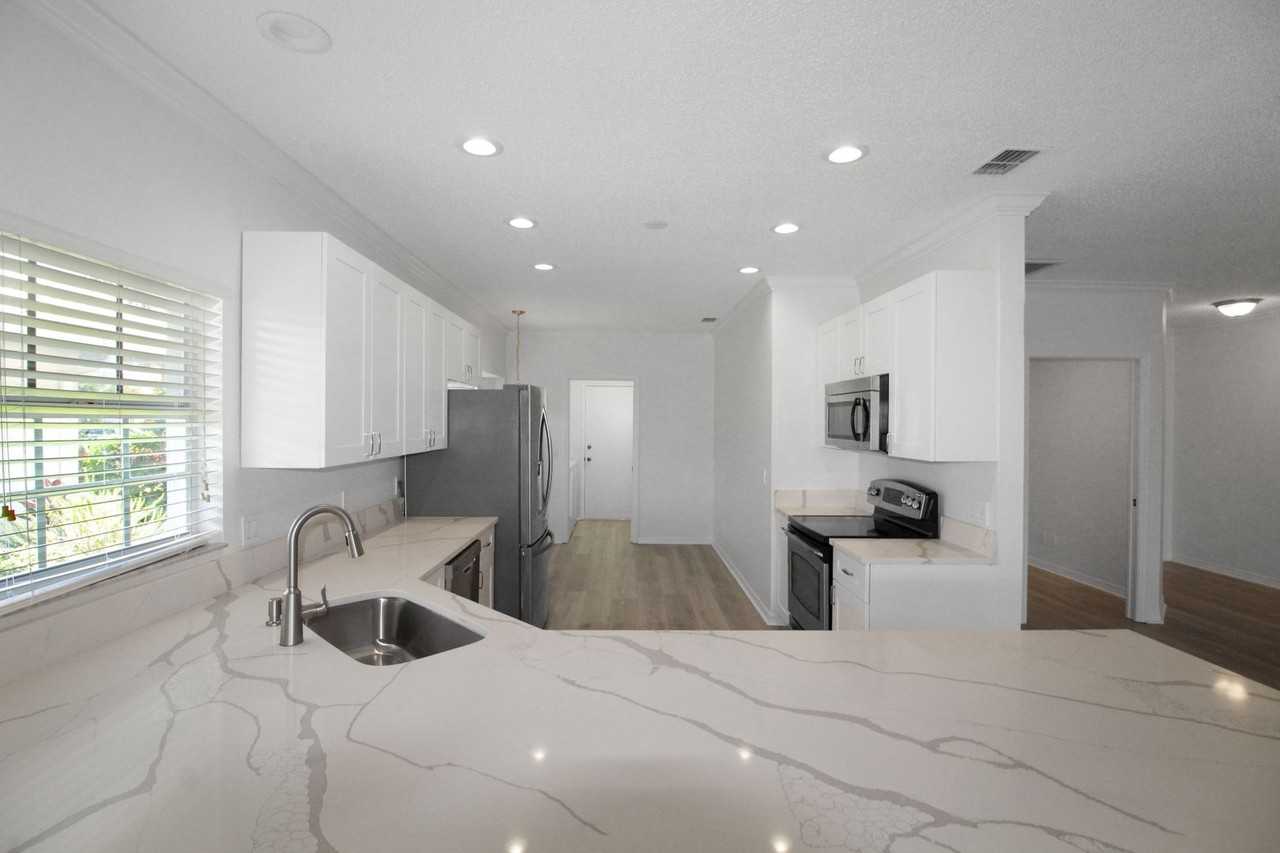 1613 Slate Ct - Photo 4 of 15