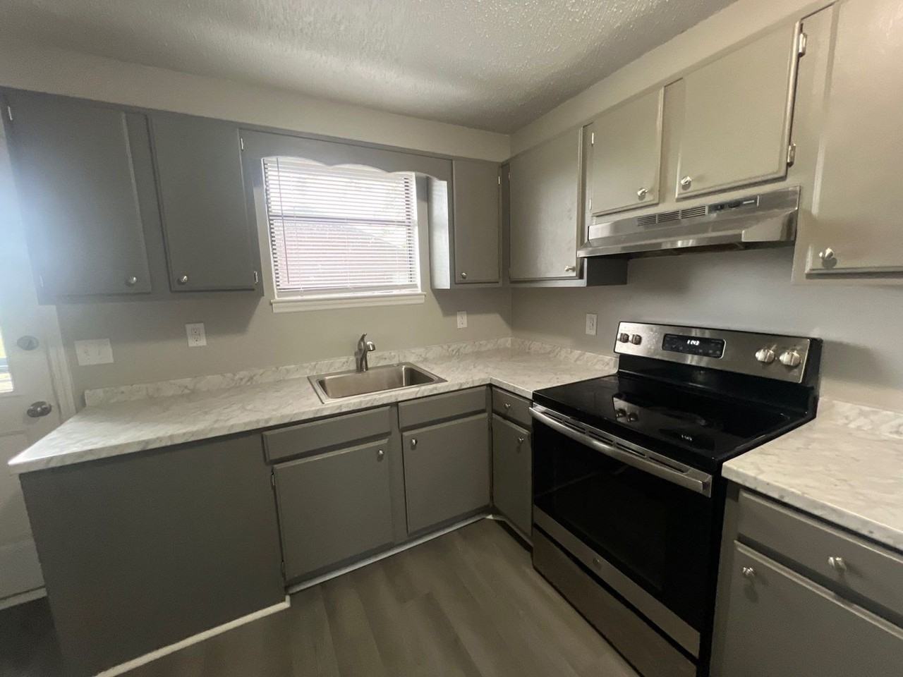 217 Green Leaf Circle - Photo 3 of 14