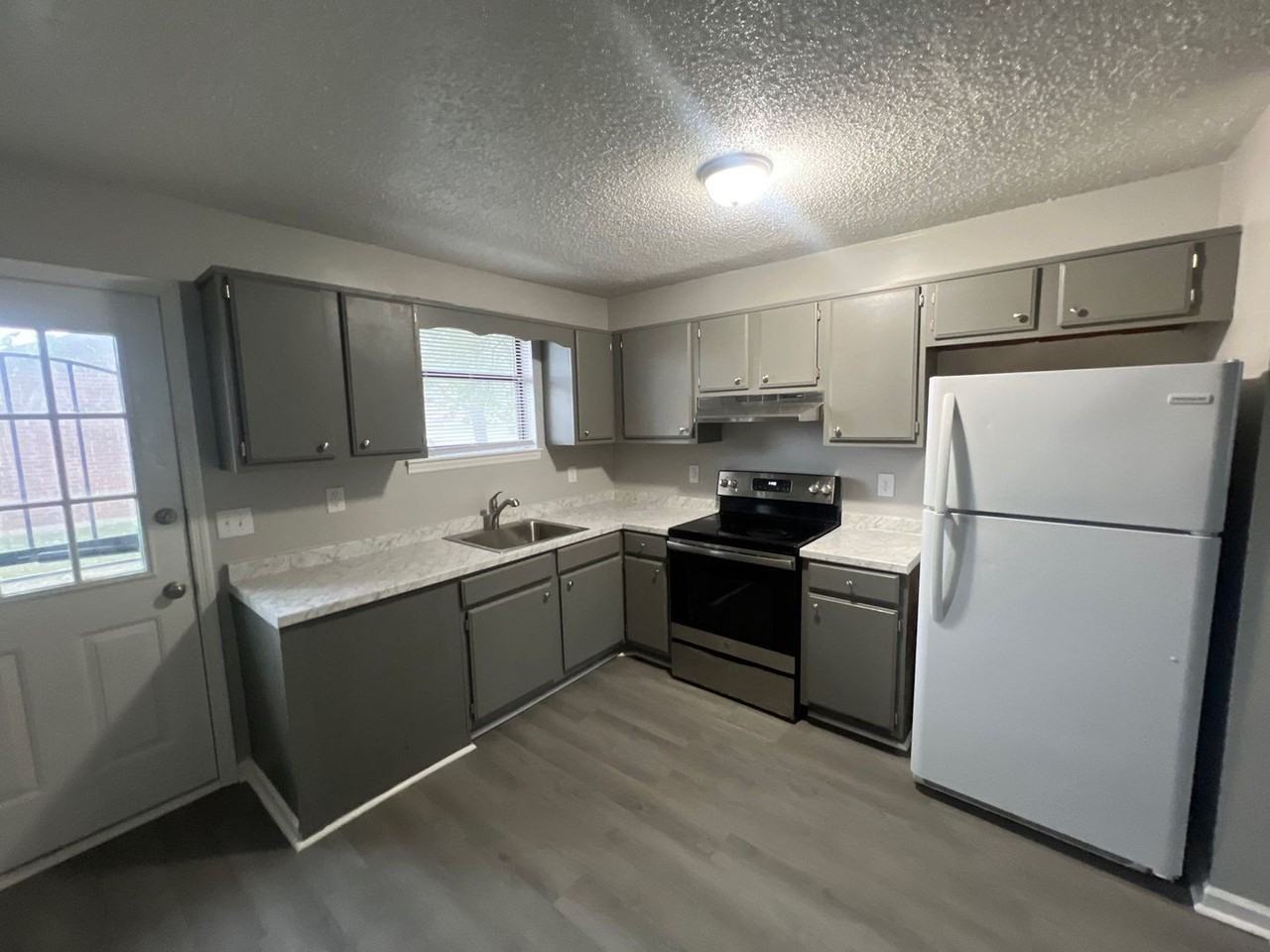 217 Green Leaf Circle - Photo 5 of 14