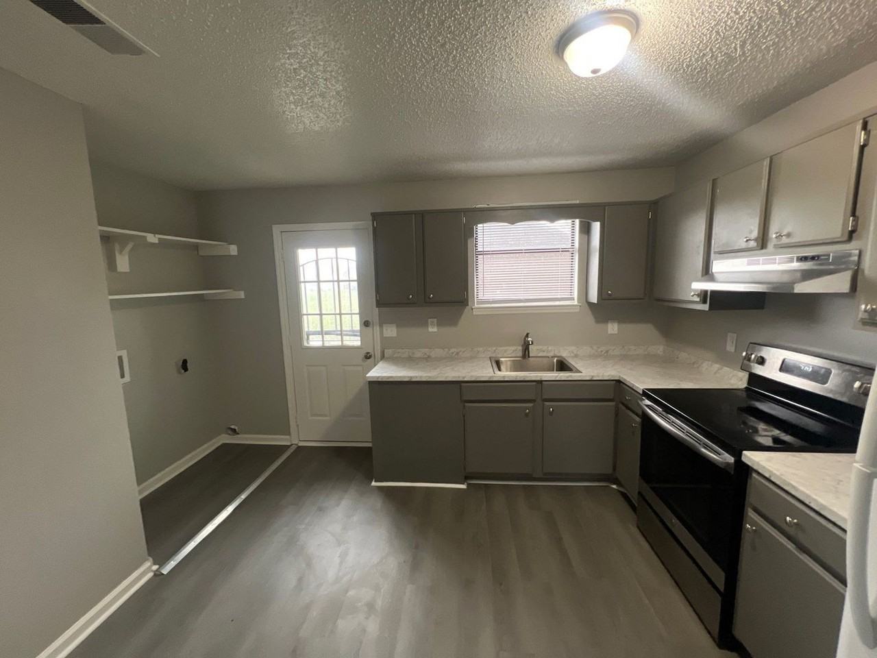 217 Green Leaf Circle - Photo 6 of 14