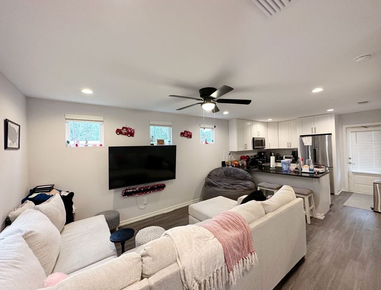 855 Sw 5th Ter - Photo 3 of 16