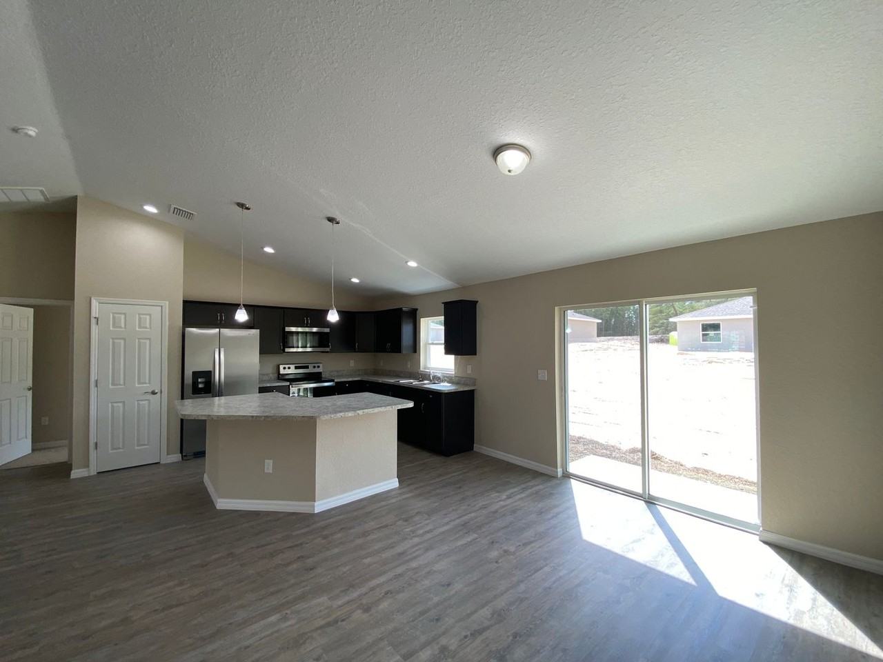 16690 Southwest 21st Avenue Road - Photo 7 of 39