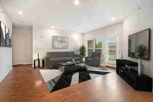 featured image of 1006 S Indiana Ave #111