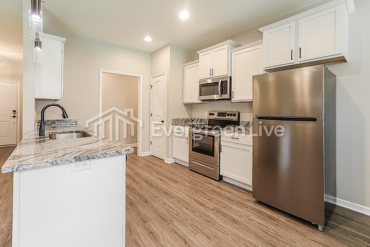 4548 Western Woods Dr - Photo 7 of 16