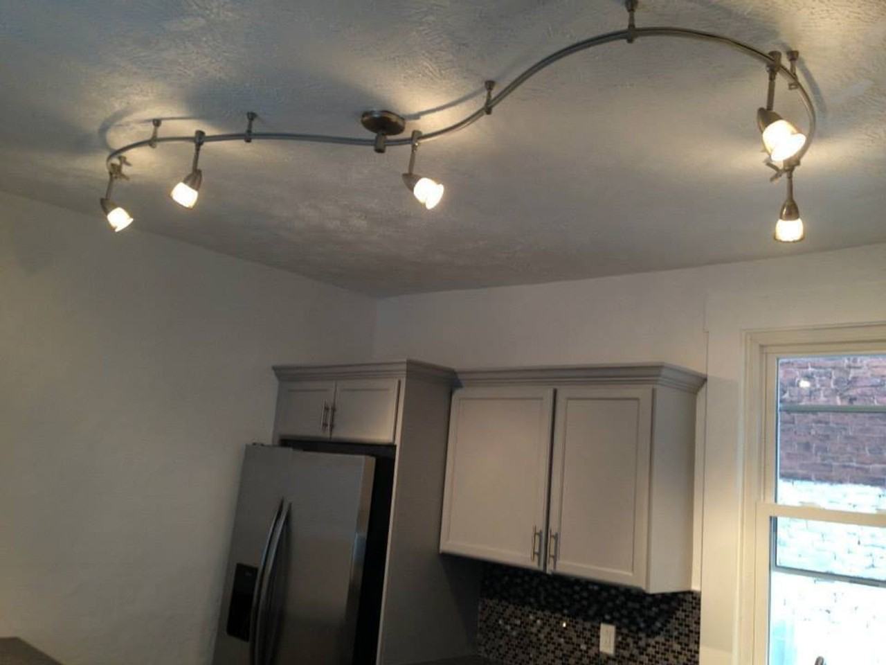 1906 Sidney St - Photo 4 of 16