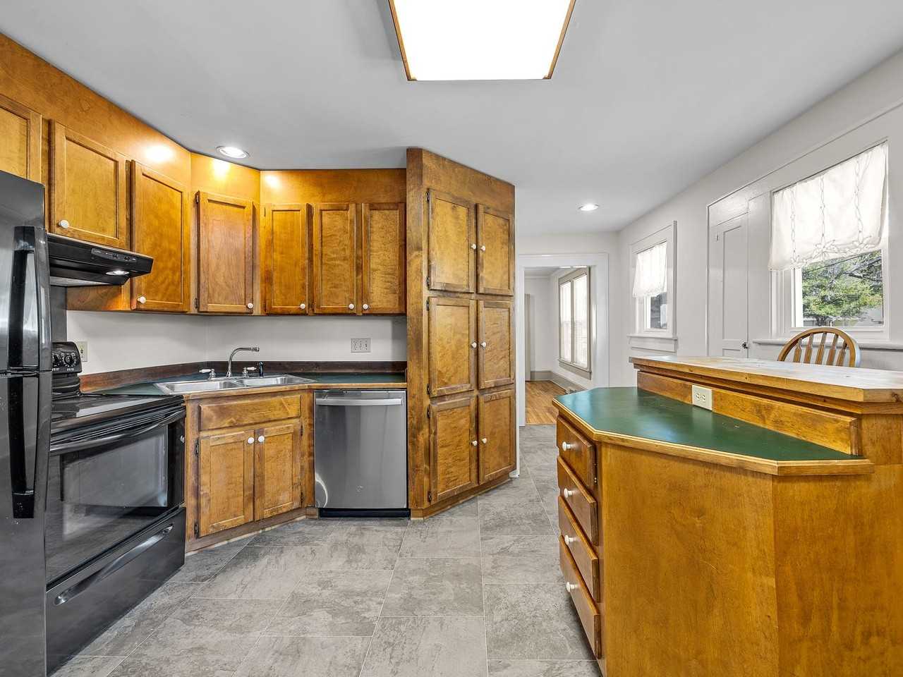 201 Lancaster Avenue - Photo 7 of 30