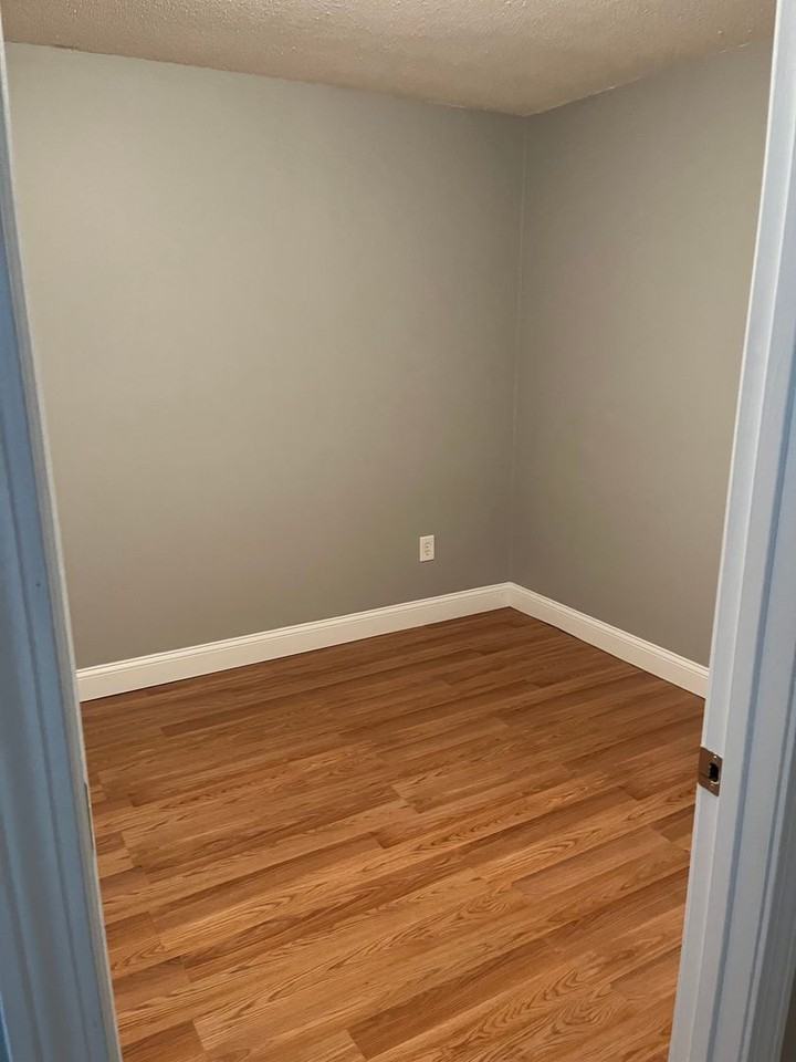 17 Silvestri Cir - Photo 6 of 8