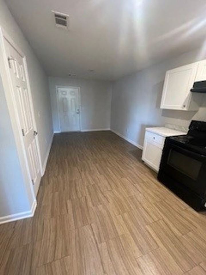 564 Elles Way - Photo 3 of 11