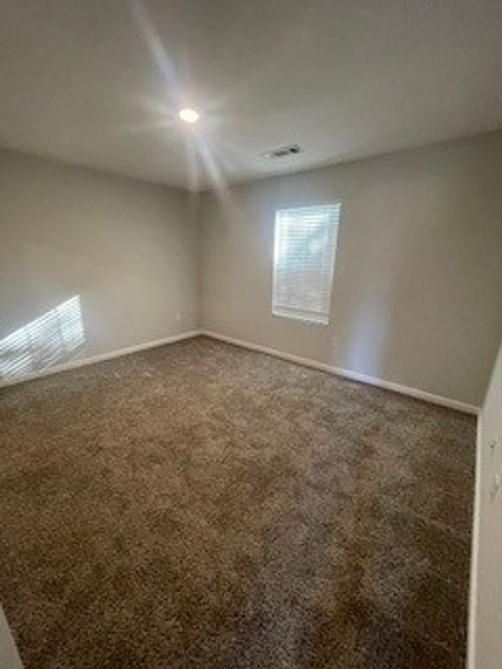 564 Elles Way - Photo 7 of 11