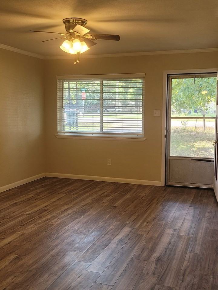 638 Loomis St - Photo 3 of 28