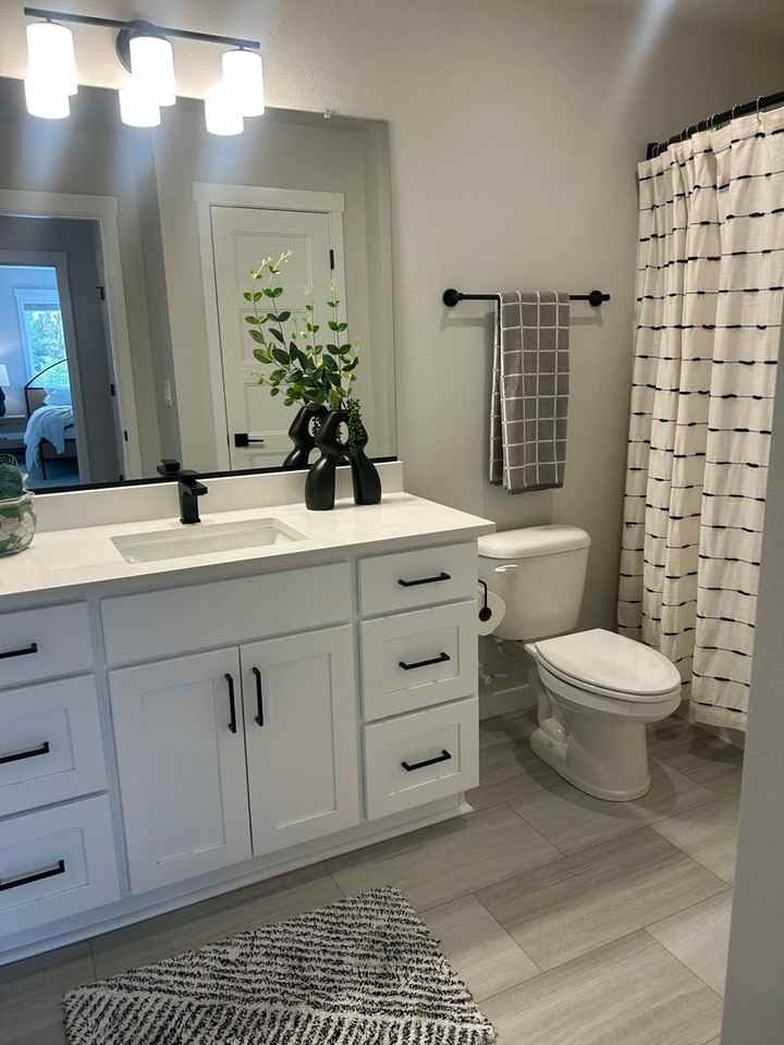 543 Northwest Drake Street - Photo 7 of 8