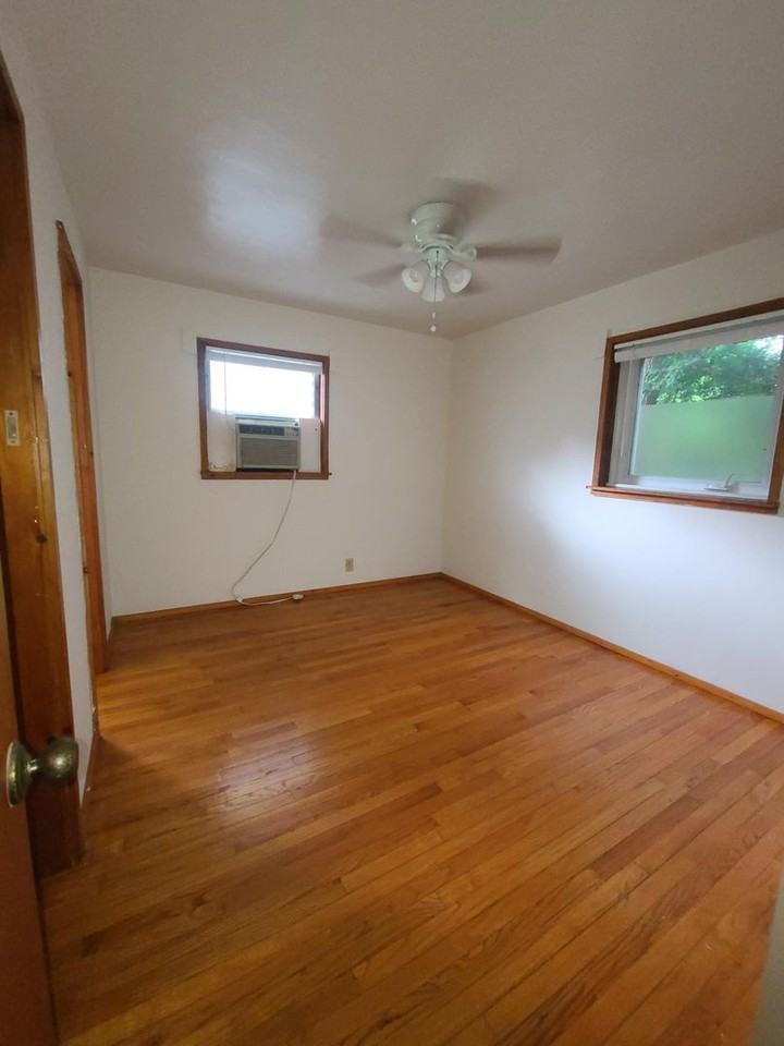 913 W Church St - Photo 3 of 5