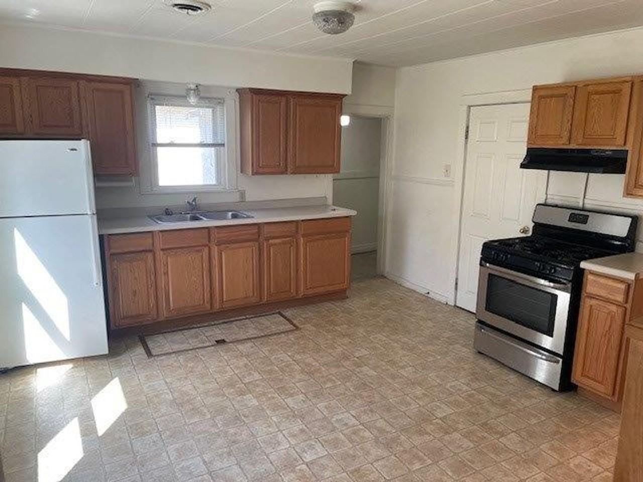 605 F St Ne - Photo 2 of 8