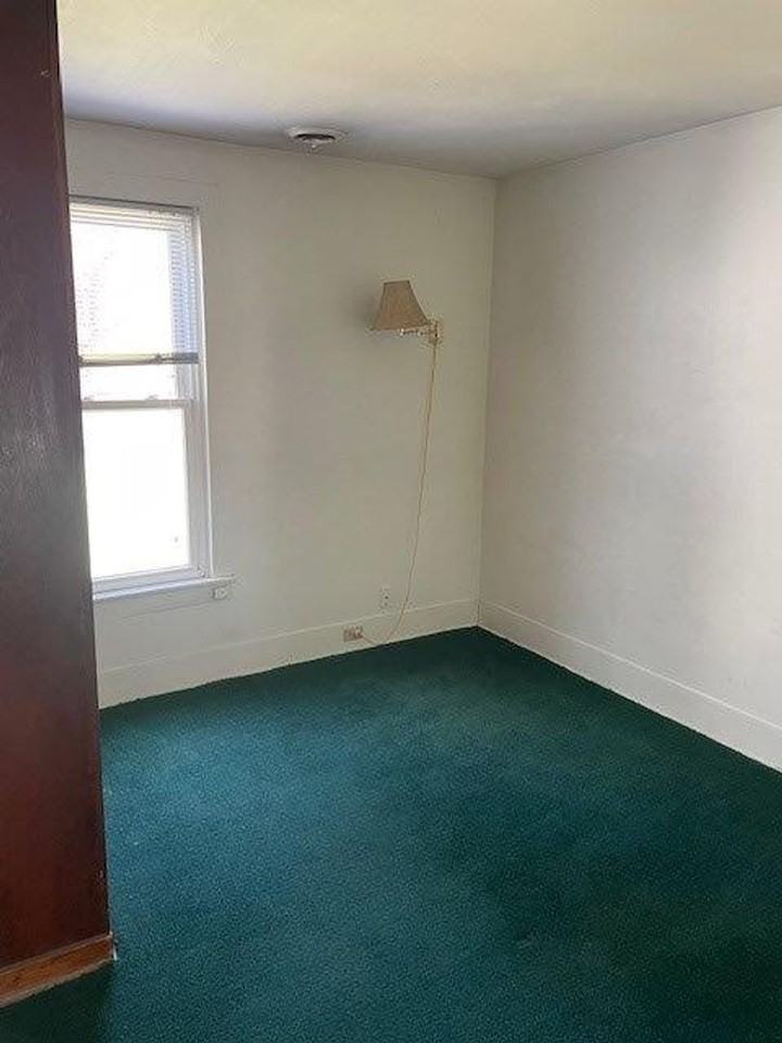 605 F St Ne - Photo 5 of 8