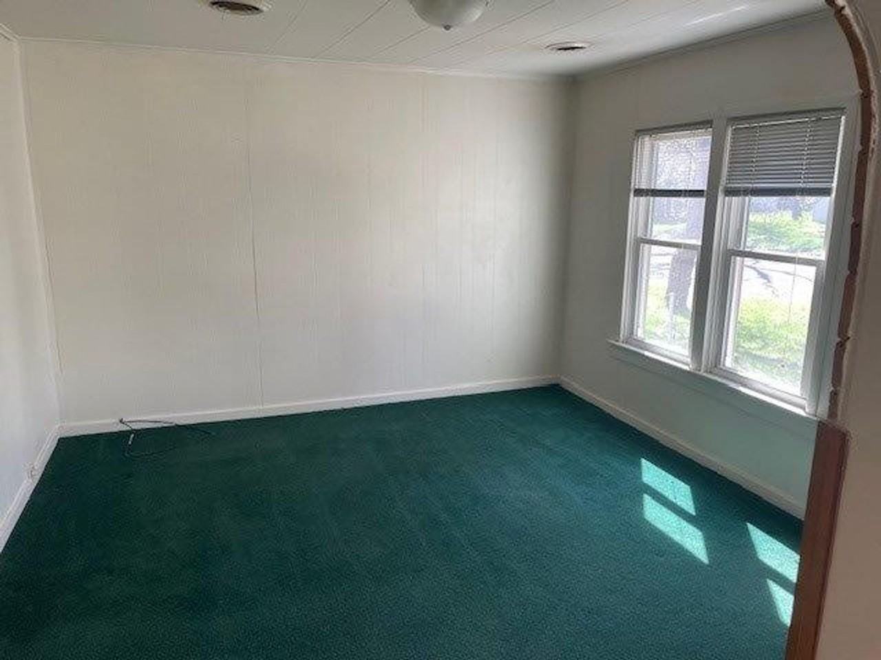 605 F St Ne - Photo 6 of 8