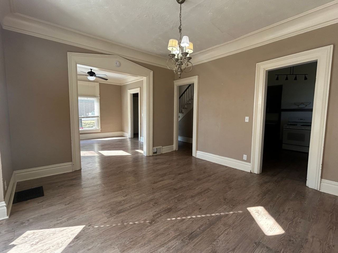 1415 Pershing Ave - Photo 2 of 17
