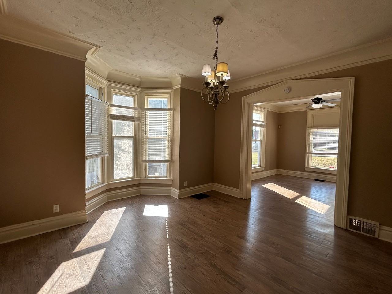 1415 Pershing Ave - Photo 4 of 17