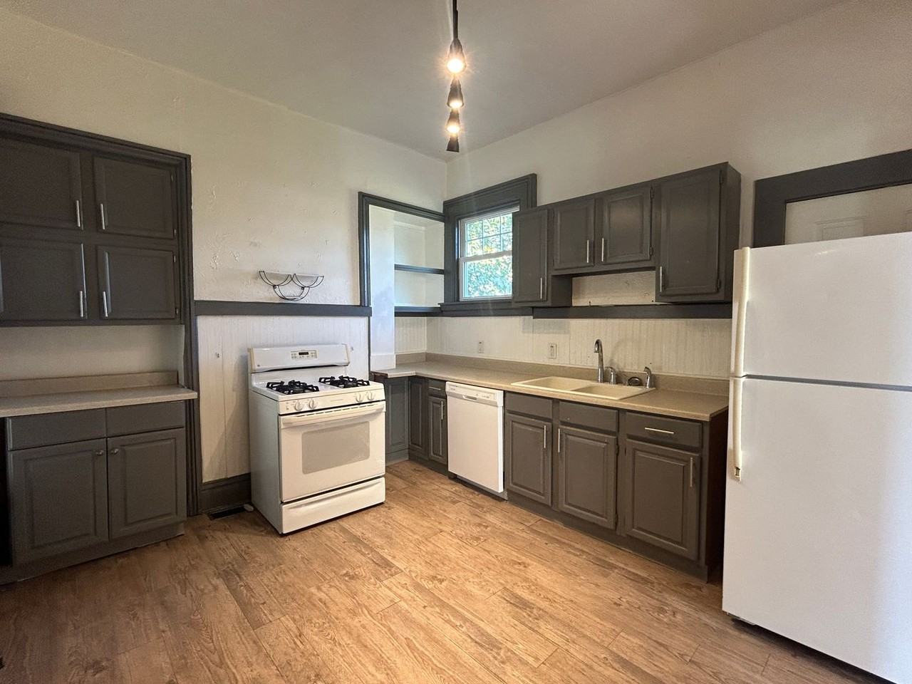 1415 Pershing Ave - Photo 7 of 17