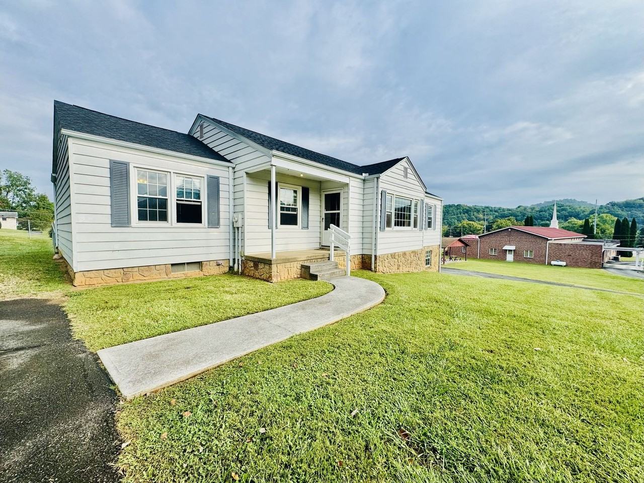 3976 Highway 19 E - Photo 2 of 31