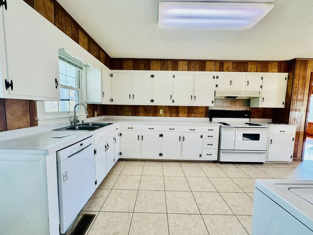 3976 Highway 19 E - Photo 3 of 31