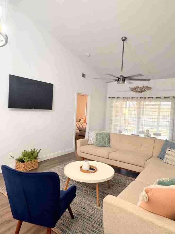 654 Capistrano Court - Photo 3 of 22