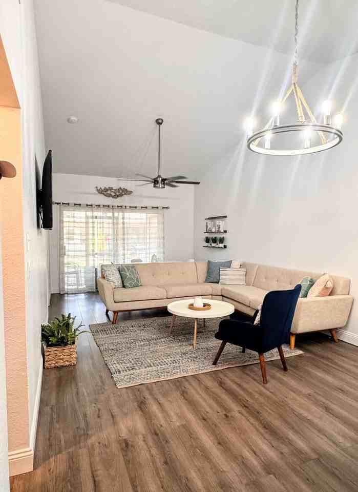 654 Capistrano Court - Photo 4 of 22