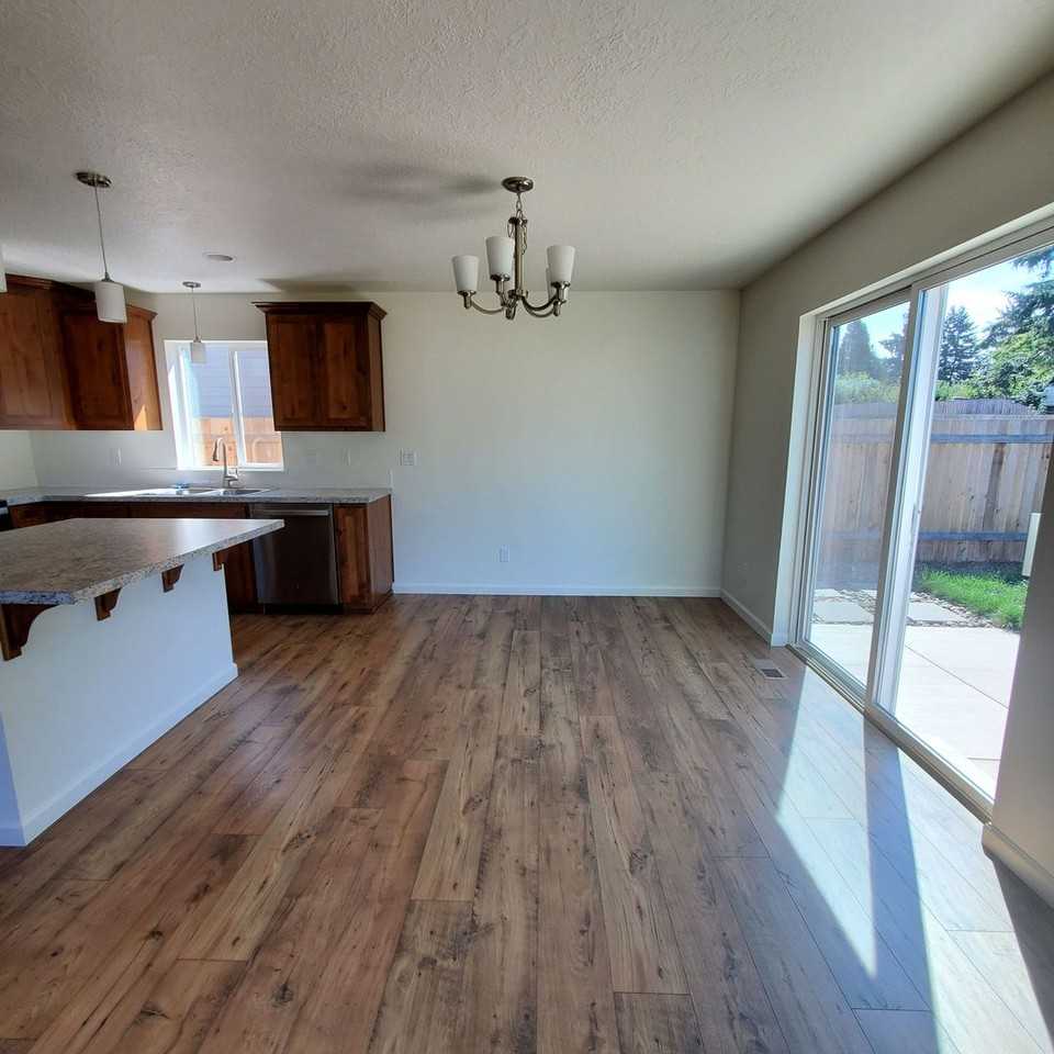 1954 14th Ave Sw - Photo 5 of 28