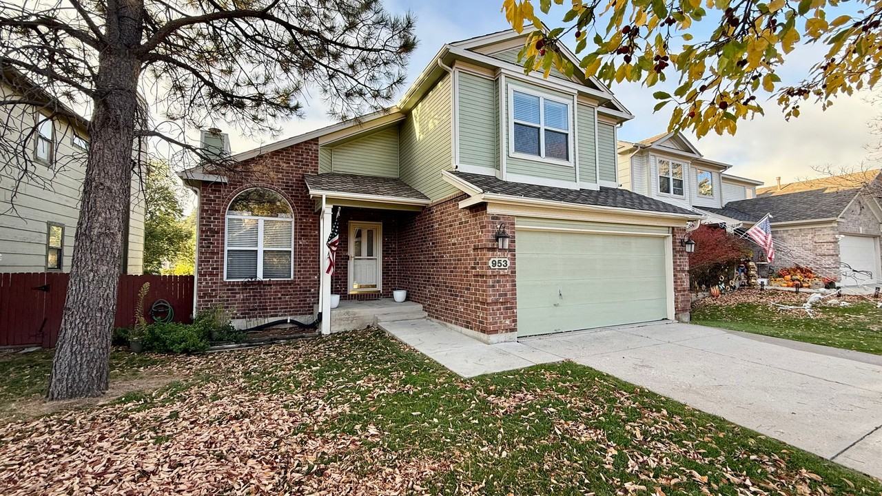 953 Dancing Horse Dr - Photo 2 of 37