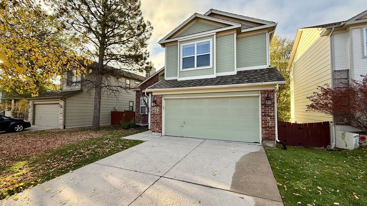 953 Dancing Horse Dr - Photo 3 of 37