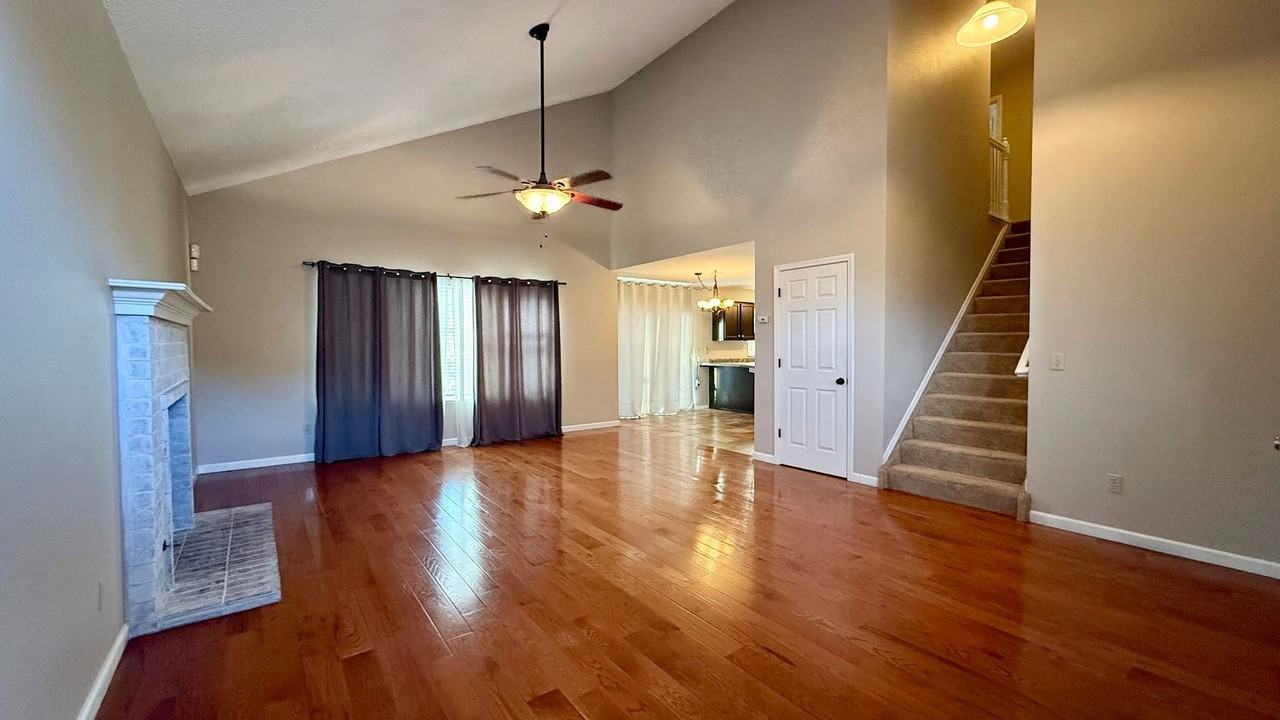 953 Dancing Horse Dr - Photo 5 of 37