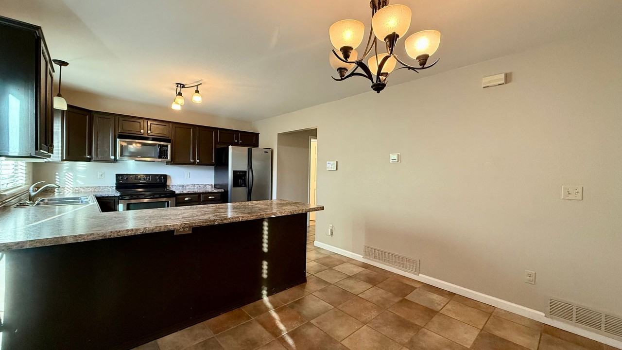 953 Dancing Horse Dr - Photo 7 of 37